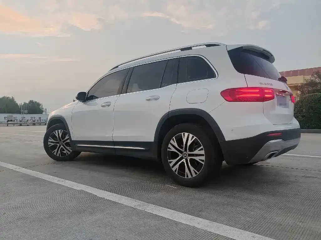 Mercedes-Benz GLB — фото 6