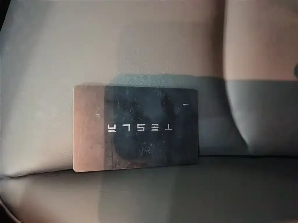 Tesla Model 3 — фото 9