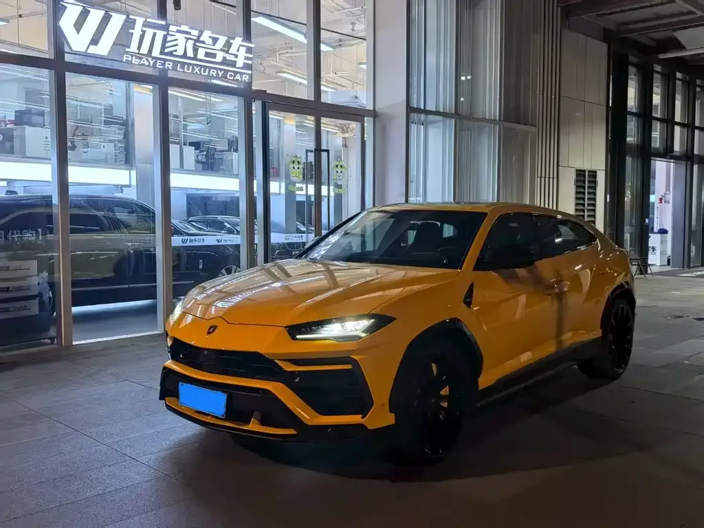 Lamborghini Urus — фото 1