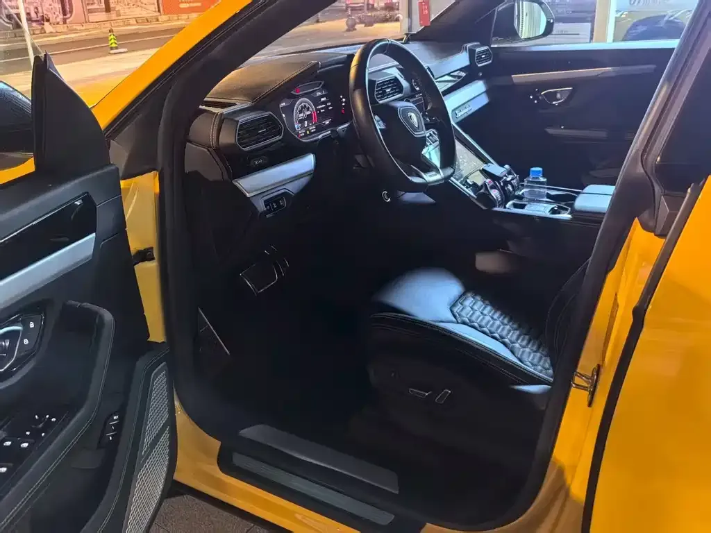 Lamborghini Urus — фото 10