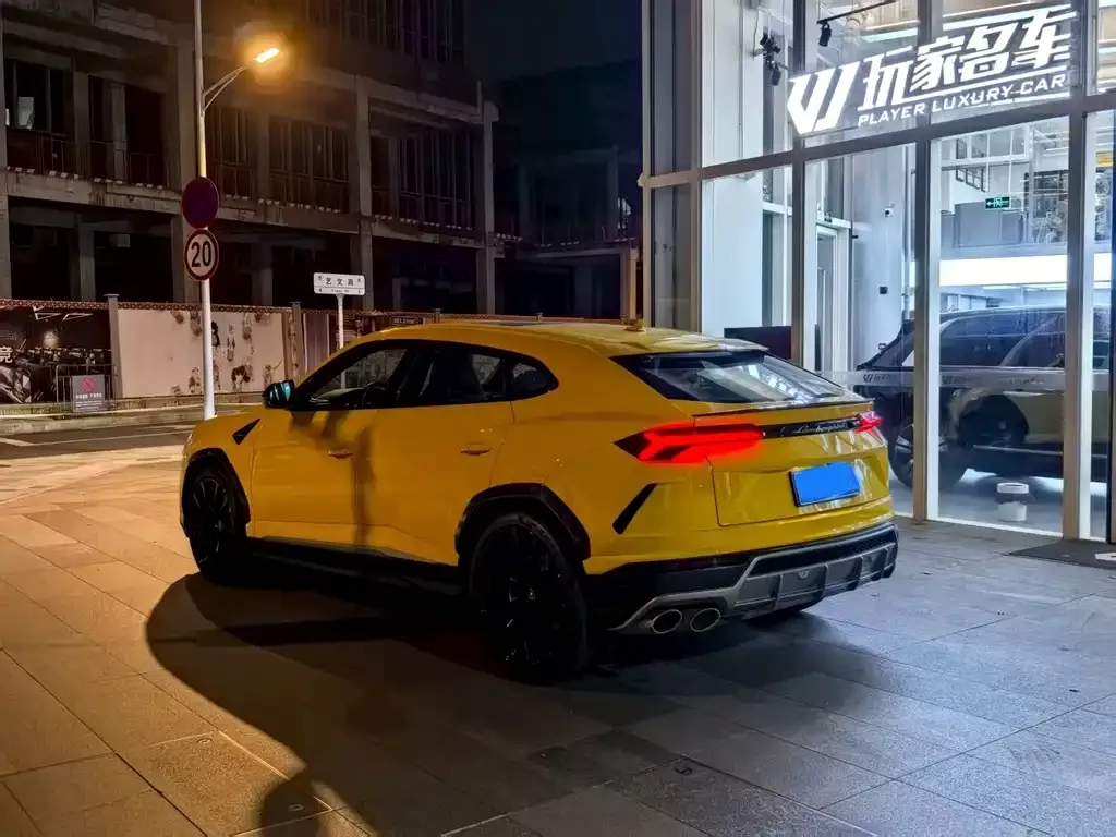 Lamborghini Urus — фото 8