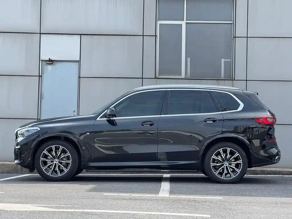 BMW X5 (Import) — фото 2
