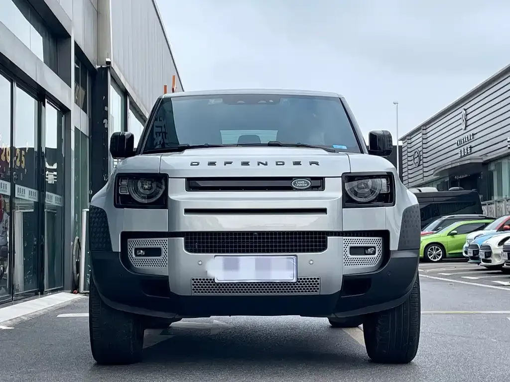 Land Rover Defender — фото 1