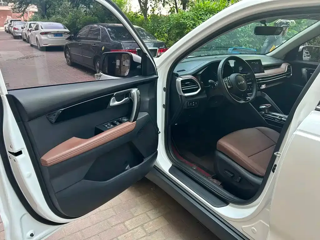 Kia Sportage — фото 8