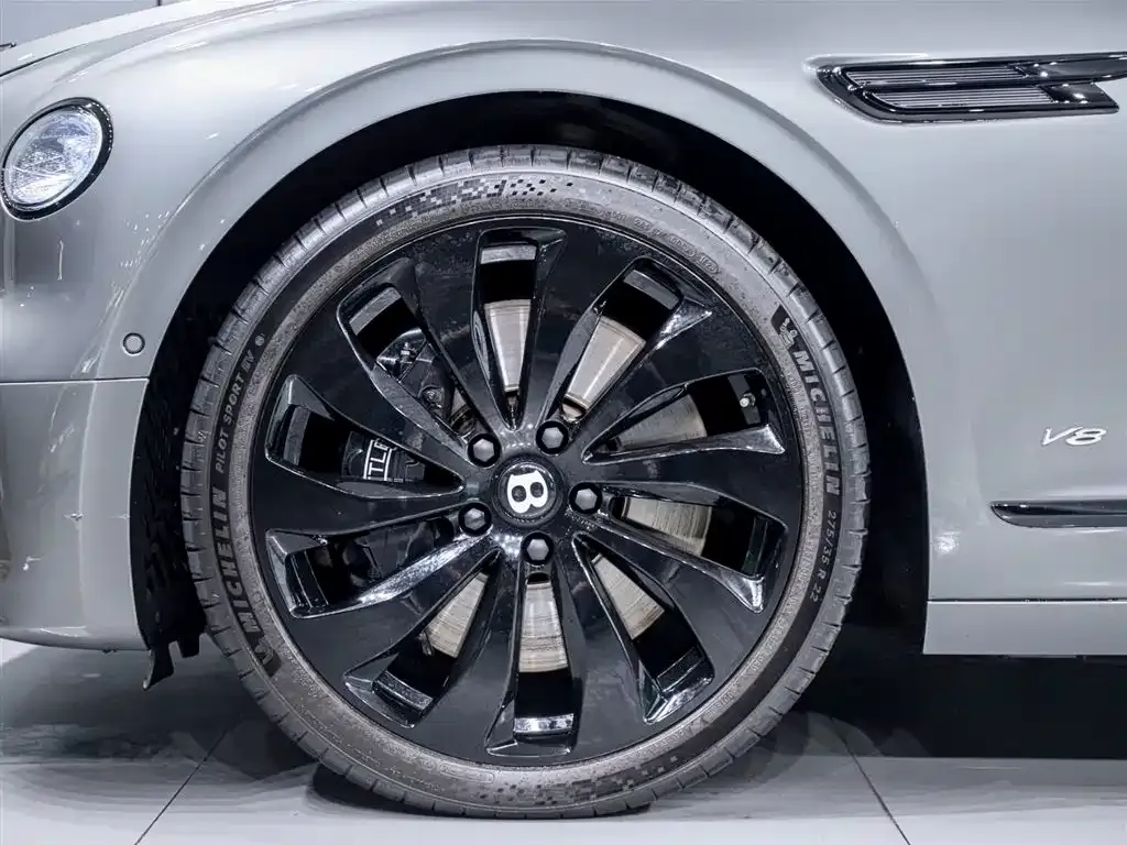 Bentley Flying Spur — фото 3