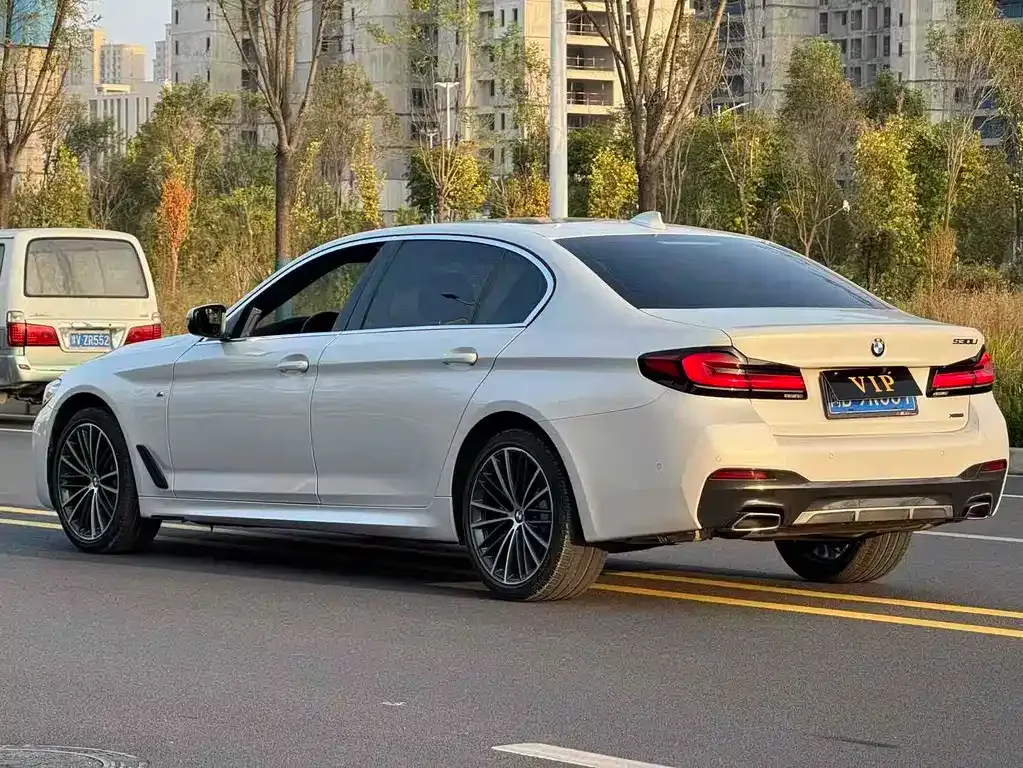 BMW 5 Series — фото 9