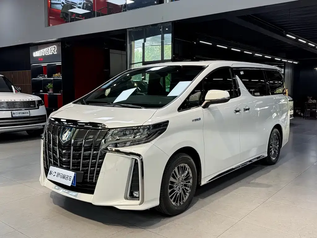 Toyota Alphard — фото 1