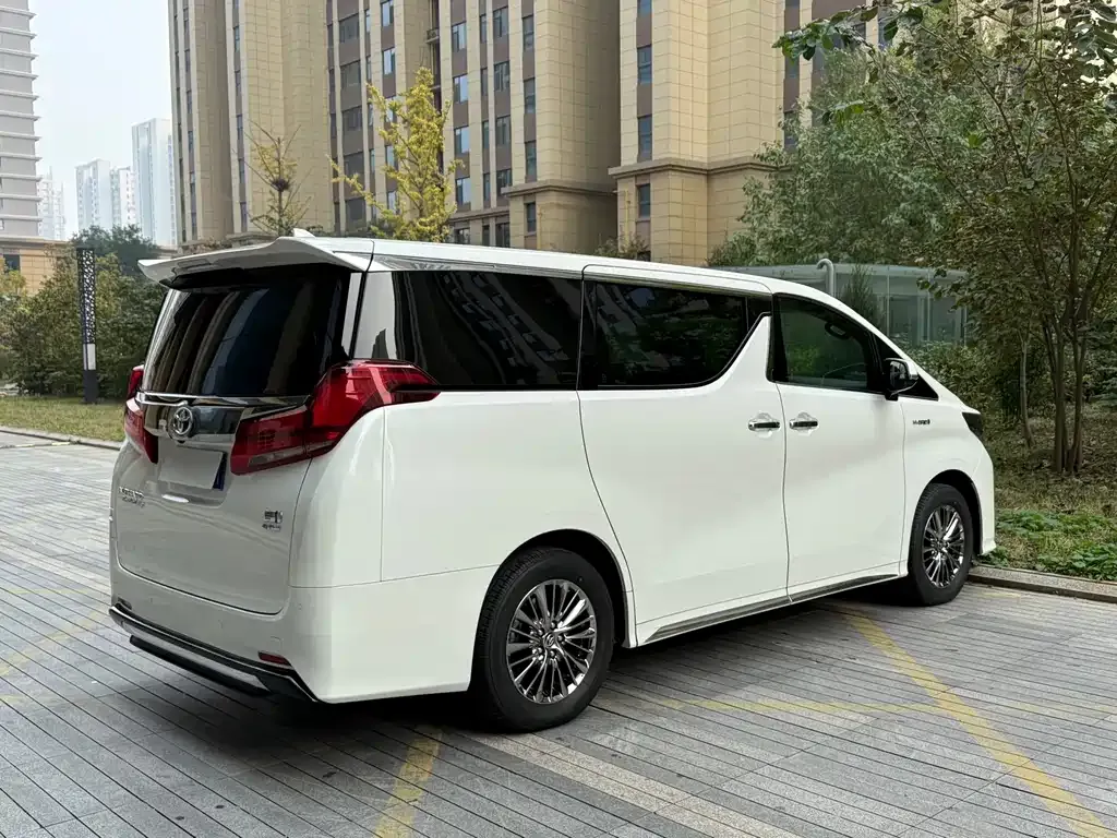 Toyota Alphard — фото 5