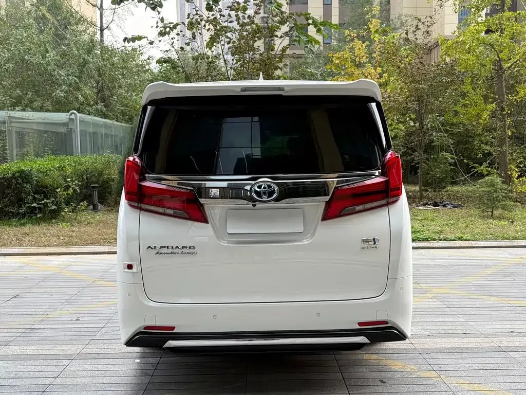 Toyota Alphard — фото 7