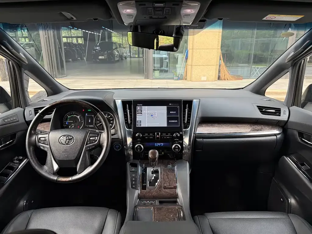 Toyota Alphard — фото 8