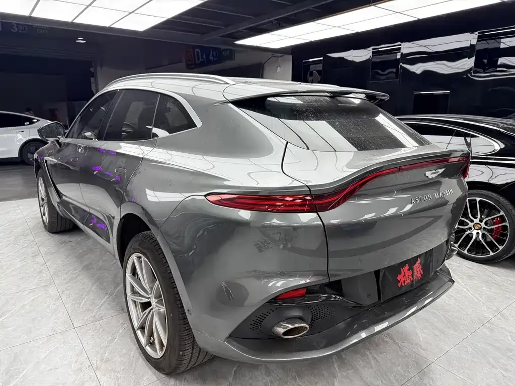 Aston Martin DBX — фото 6