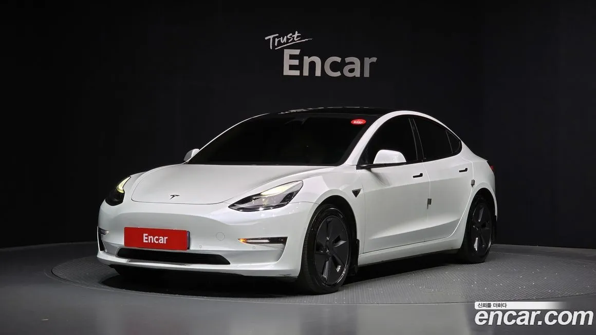 Tesla Model 3 — фото 1