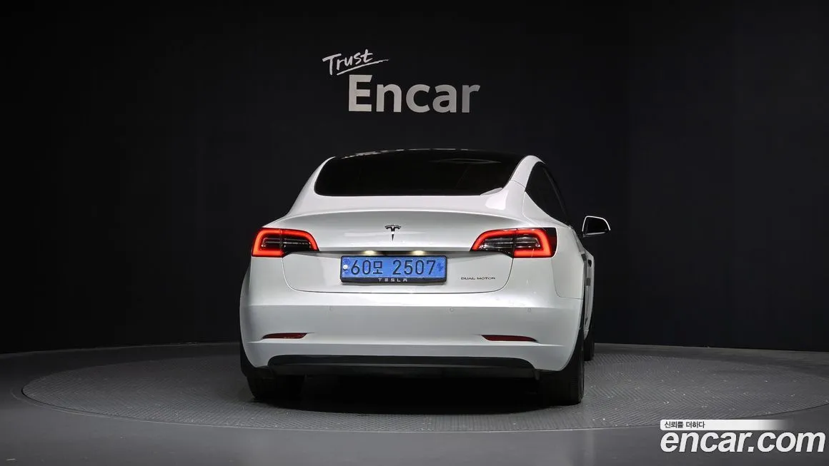 Tesla Model 3 — фото 4
