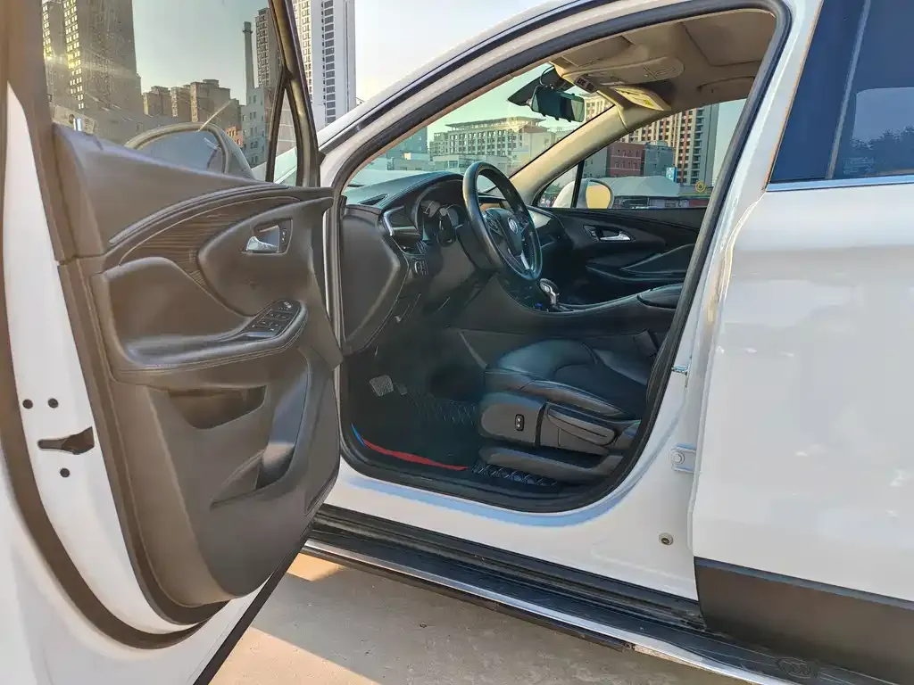 Buick Envision Plus — фото 4