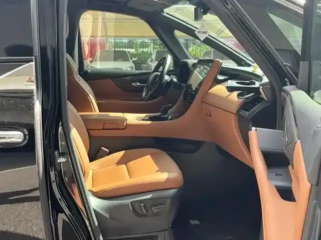 Toyota Alphard — фото 10