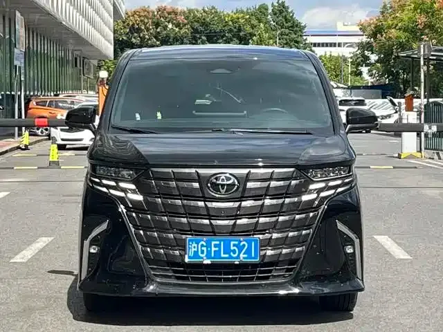 Toyota Alphard — фото 2