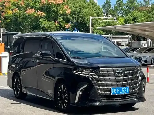 Toyota Alphard — фото 3