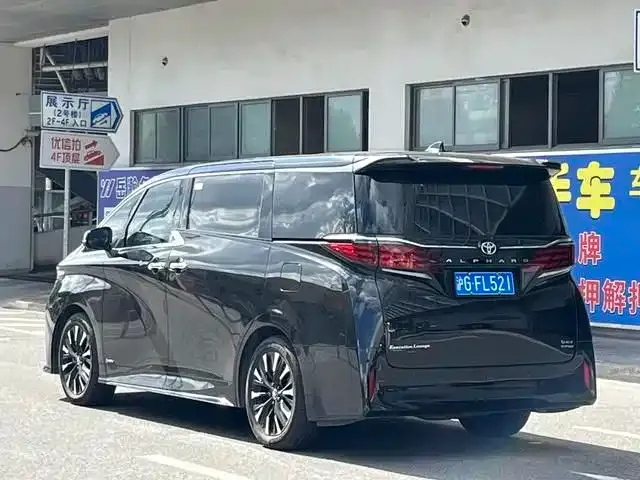 Toyota Alphard — фото 4