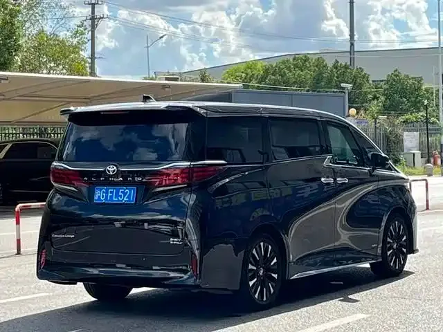 Toyota Alphard — фото 6