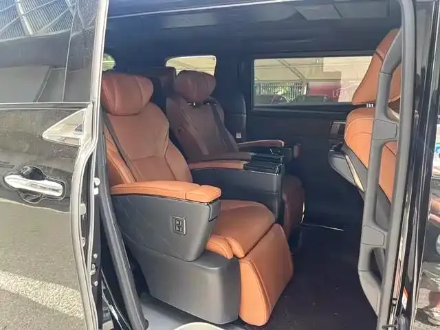 Toyota Alphard — фото 8