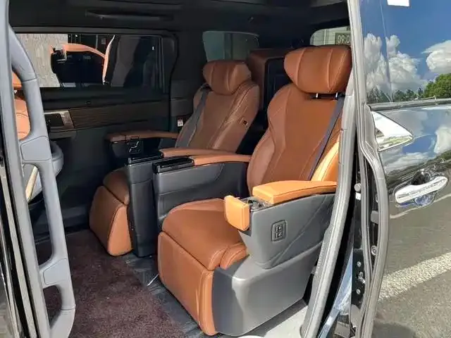 Toyota Alphard — фото 9