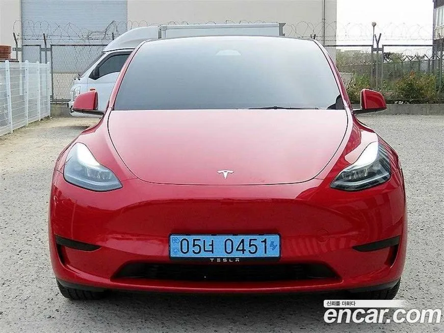Tesla Model Y — фото 1