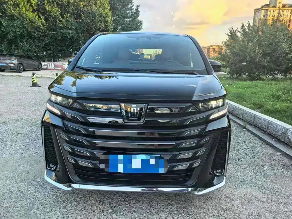 Toyota Vellfire — фото 2