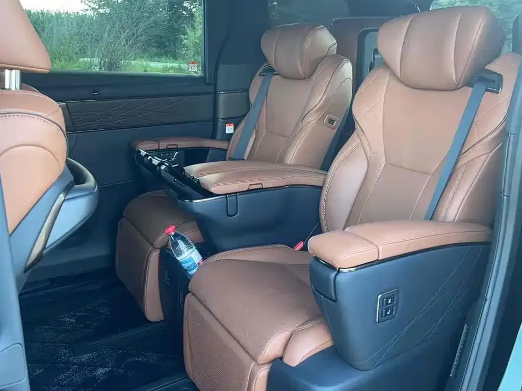 Toyota Vellfire — фото 6
