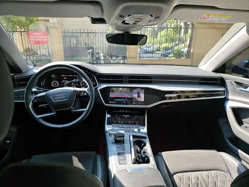 Audi A7L — фото 10