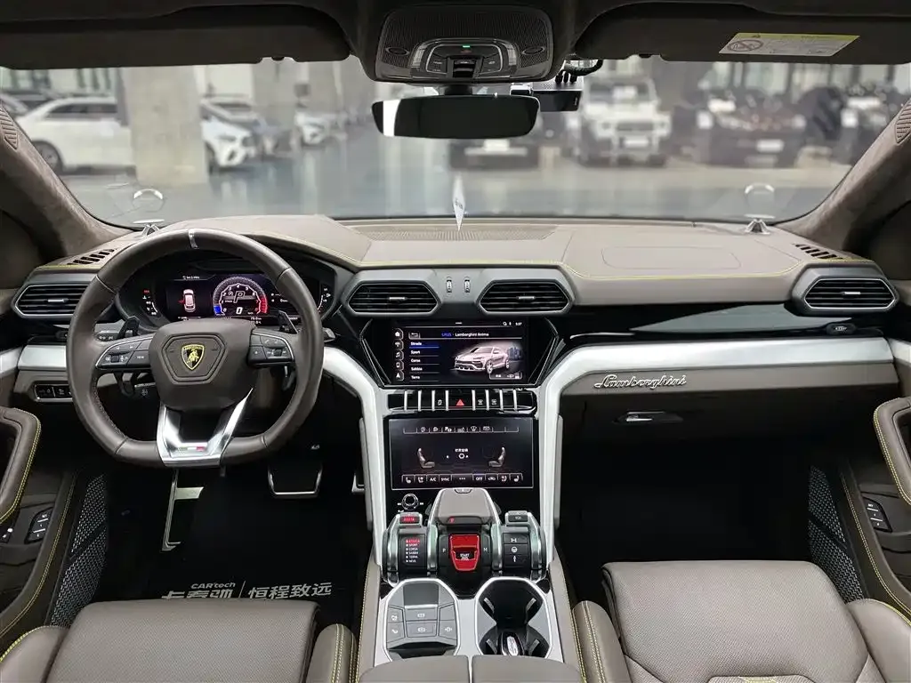 Lamborghini Urus — фото 10