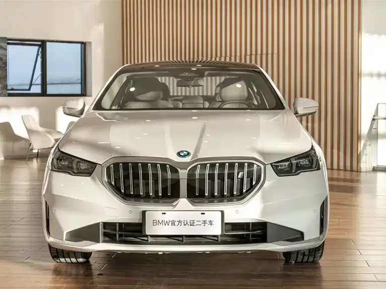 BMW i5 — фото 2