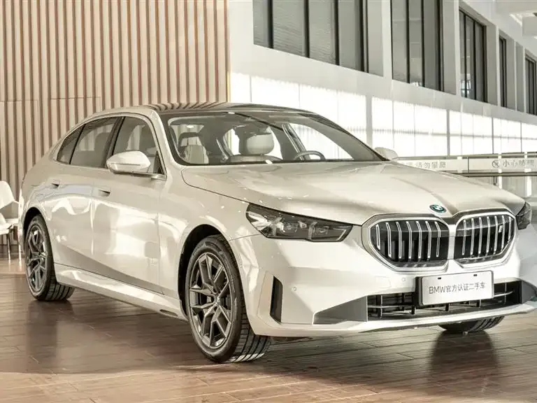 BMW i5 — фото 3