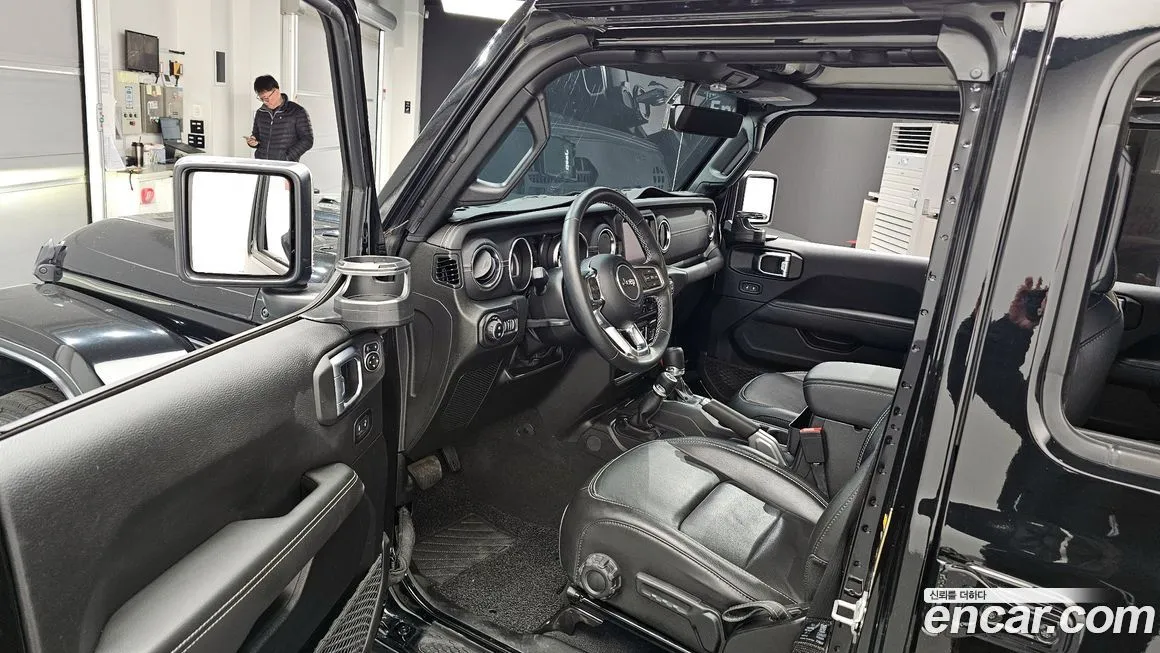 Jeep Wrangler — фото 10