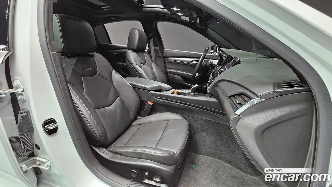 Cadillac CT5 — фото 10