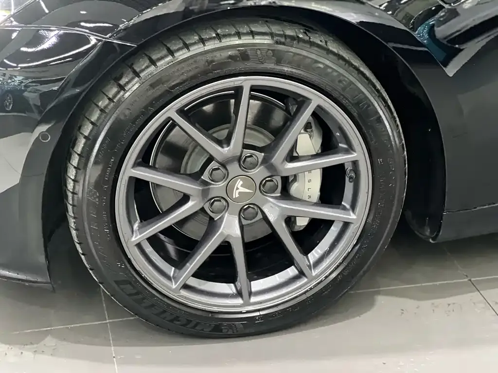 Tesla Model 3 — фото 6