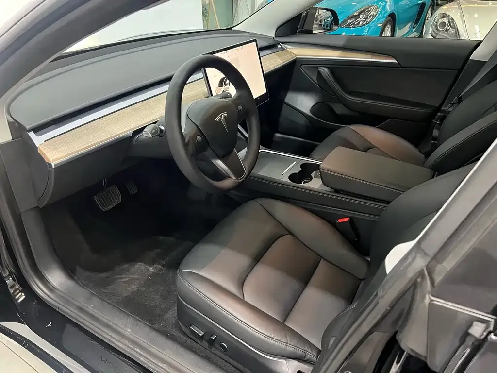 Tesla Model 3 — фото 9