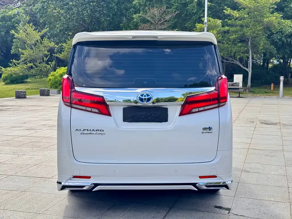 Toyota Alphard — фото 5