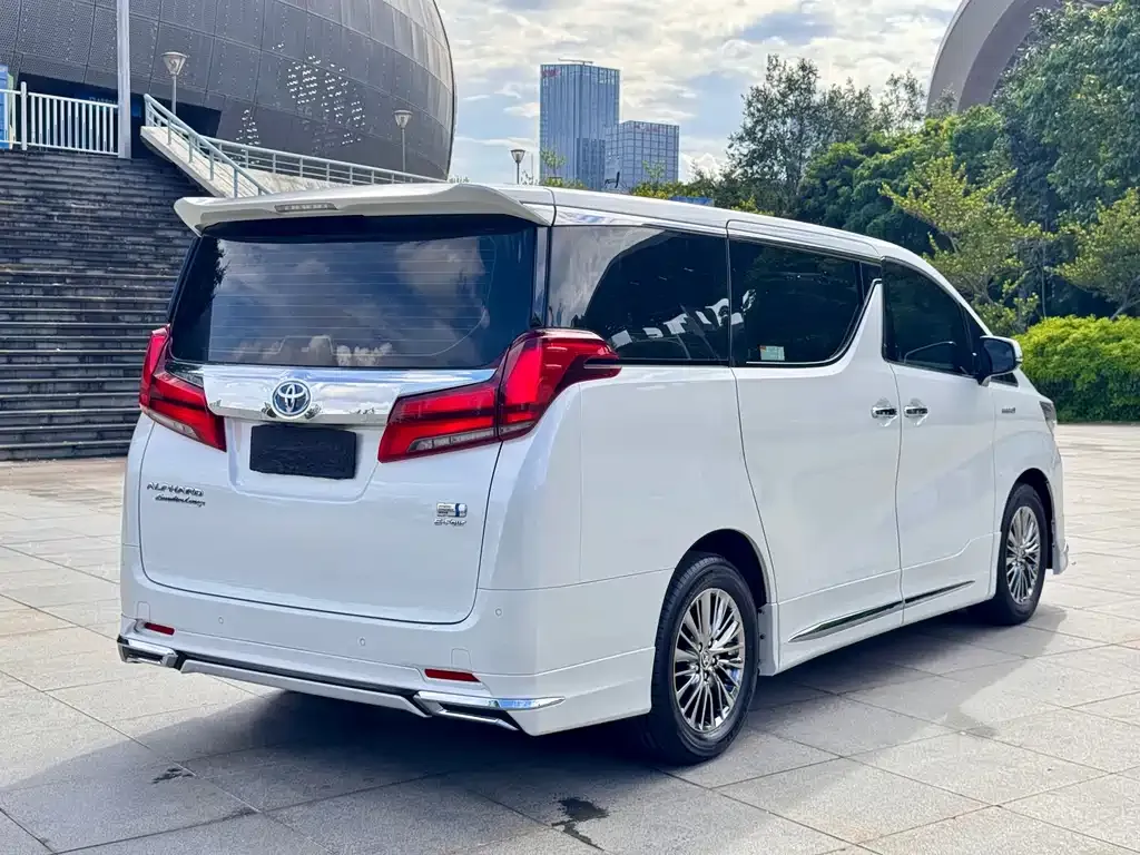 Toyota Alphard — фото 6