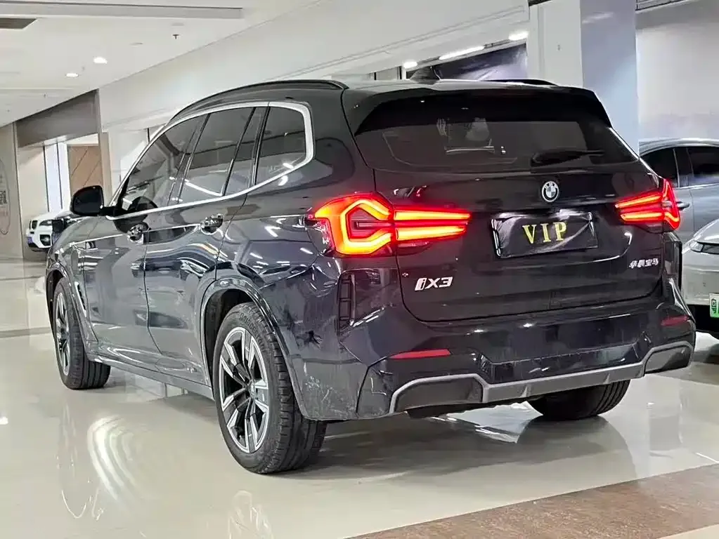 BMW iX3 — фото 8