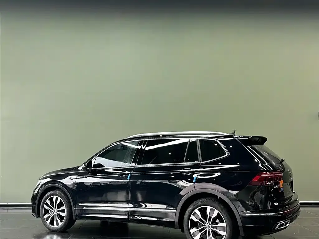 Volkswagen Tiguan L — фото 2