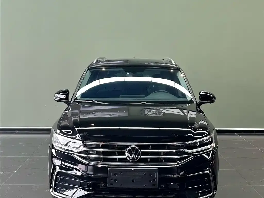Volkswagen Tiguan L — фото 4