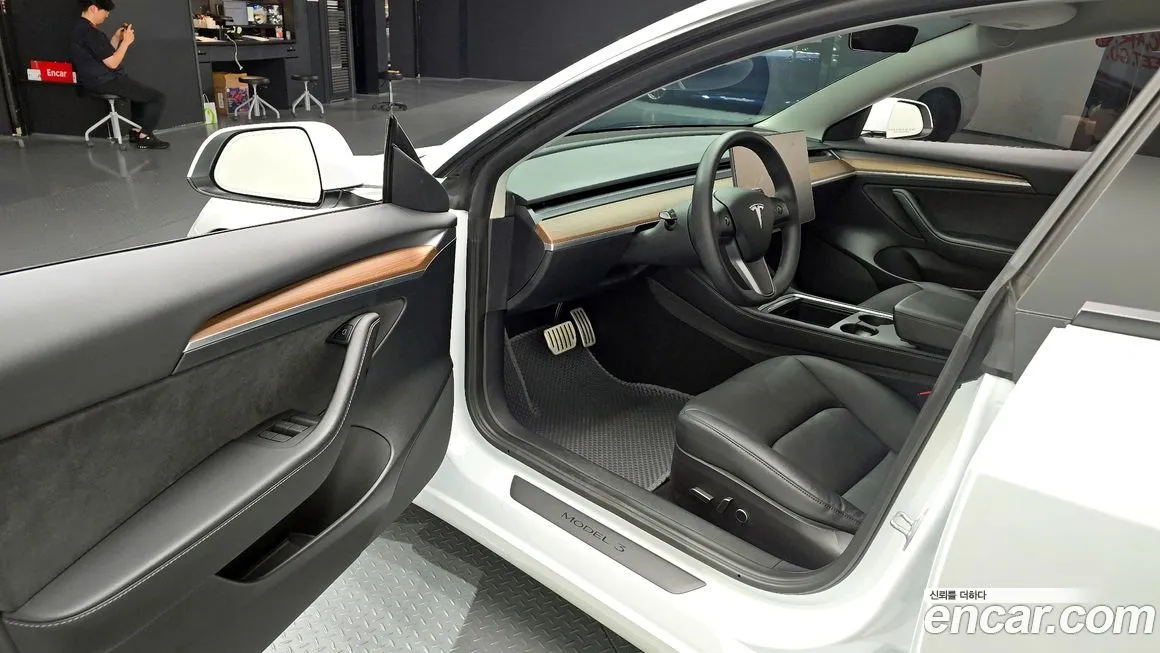 Tesla Model 3 — фото 10
