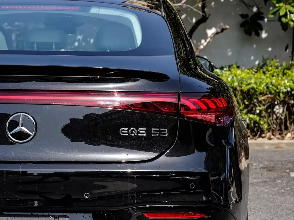 Mercedes-Benz EQS AMG — фото 8