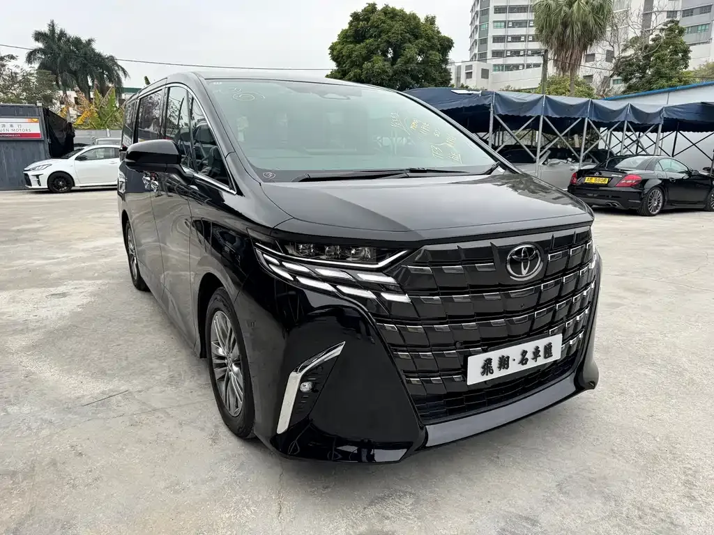 Toyota Alphard — фото 2