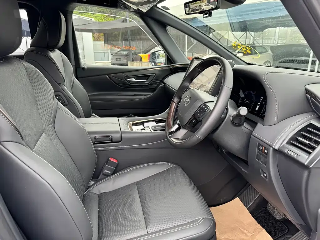 Toyota Alphard — фото 4