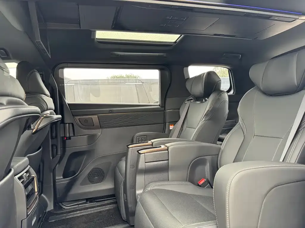 Toyota Alphard — фото 6