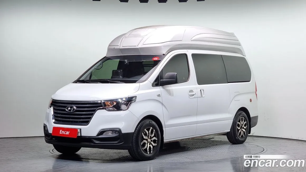 Hyundai Starex — фото 1