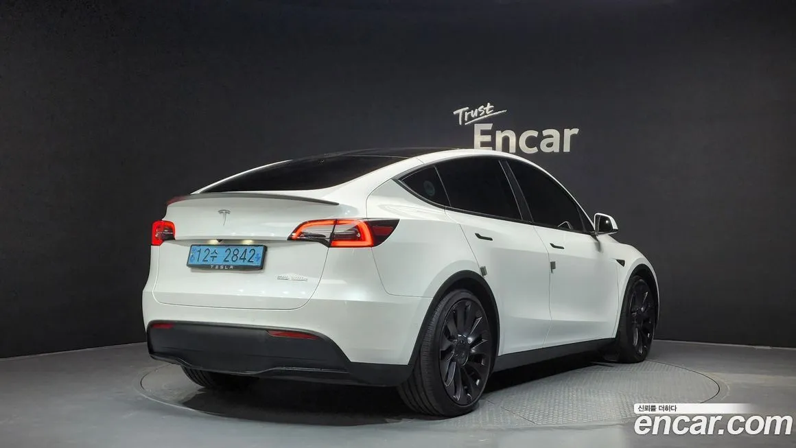 Tesla Model Y — фото 2