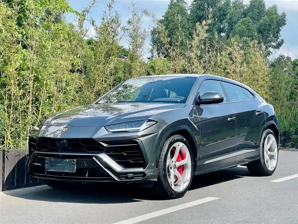 Lamborghini Urus — фото 1