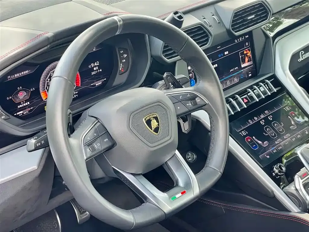 Lamborghini Urus — фото 6